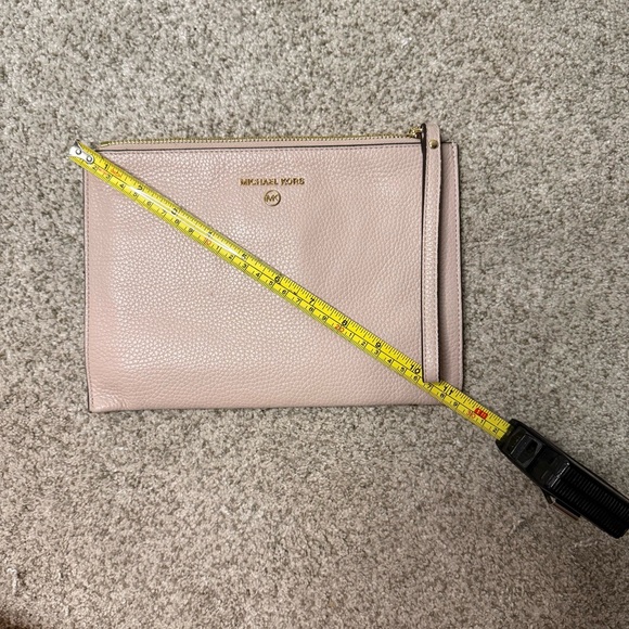 Michael Kors pink pebbled leather wristlet clutch - Picture 3 of 9